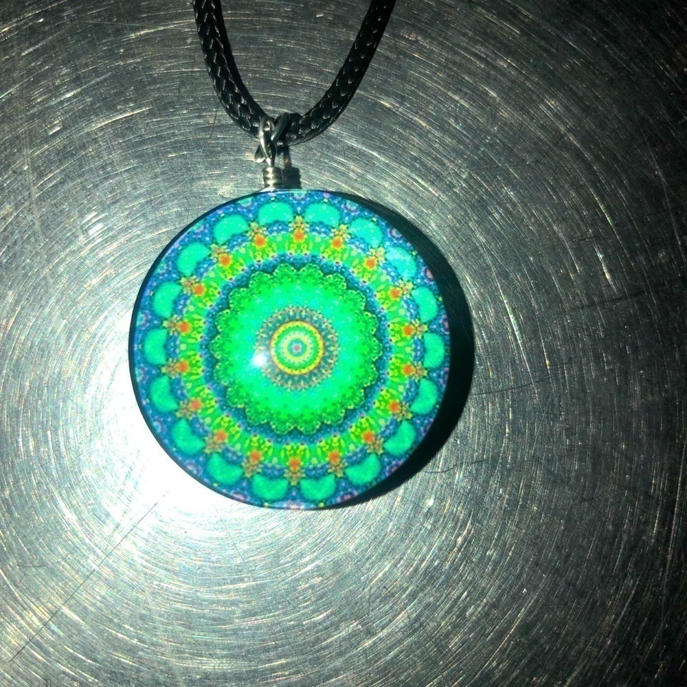 NWT Glass Round Dome Boho Pendant Necklace